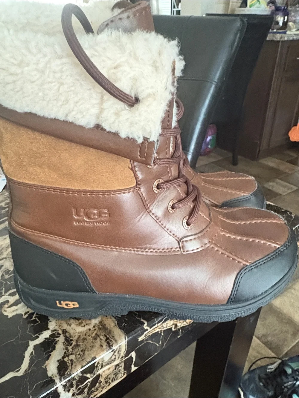 UGG Brown Leather Lace-Up Winter Kids Butte II CWR  with Cream Shearling NWOT